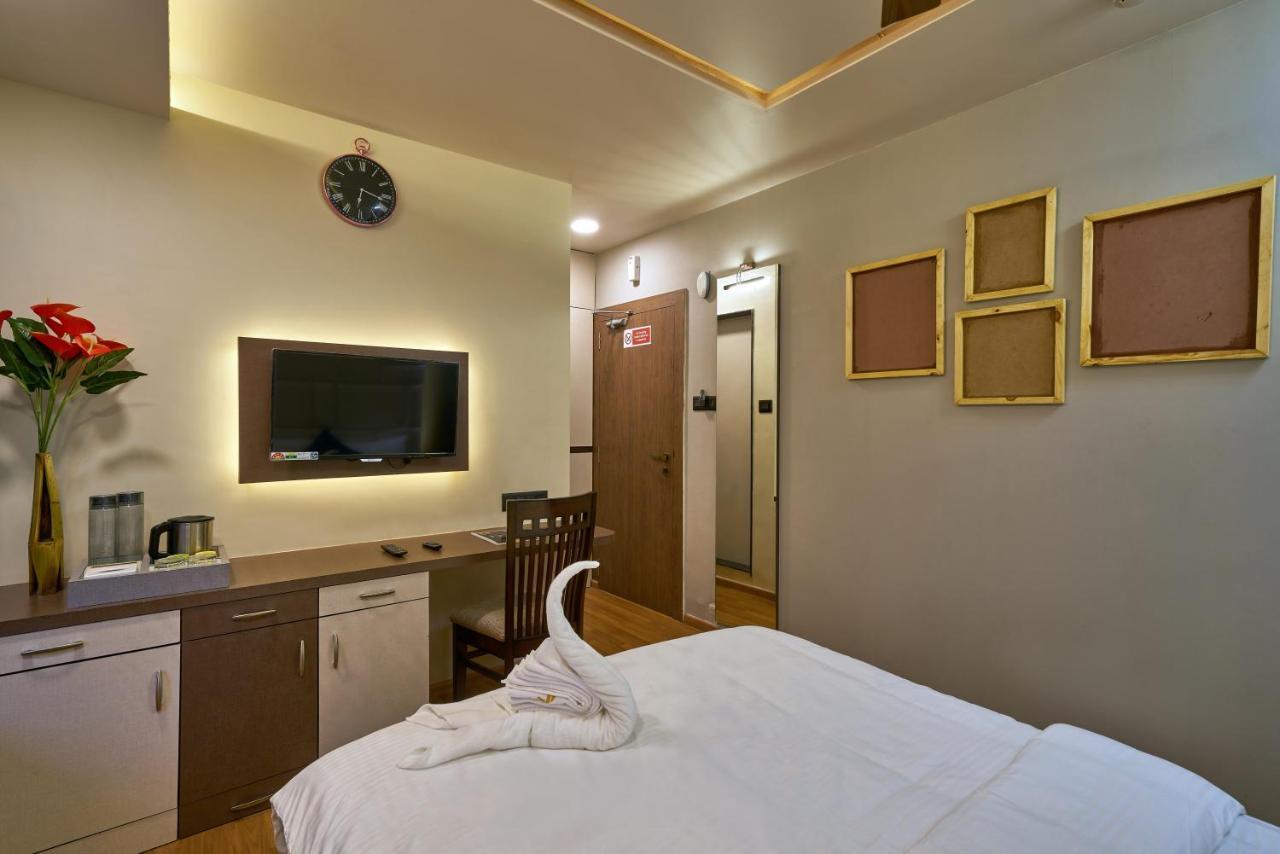 Tranquil La Casa Hotel Pune Ngoại thất bức ảnh
